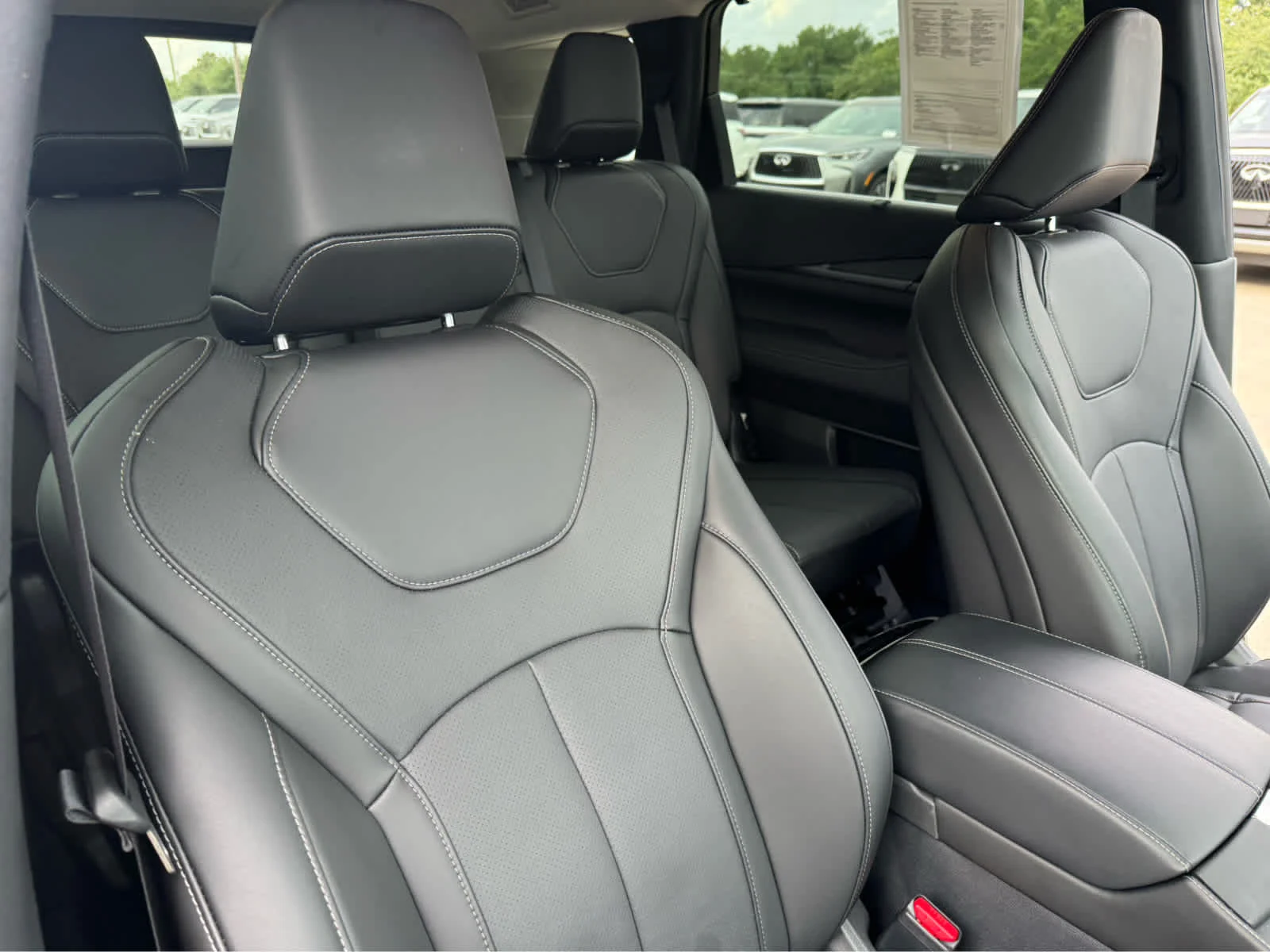 Certified Used 2026 Mineral Black INFINITI LUXE image 13