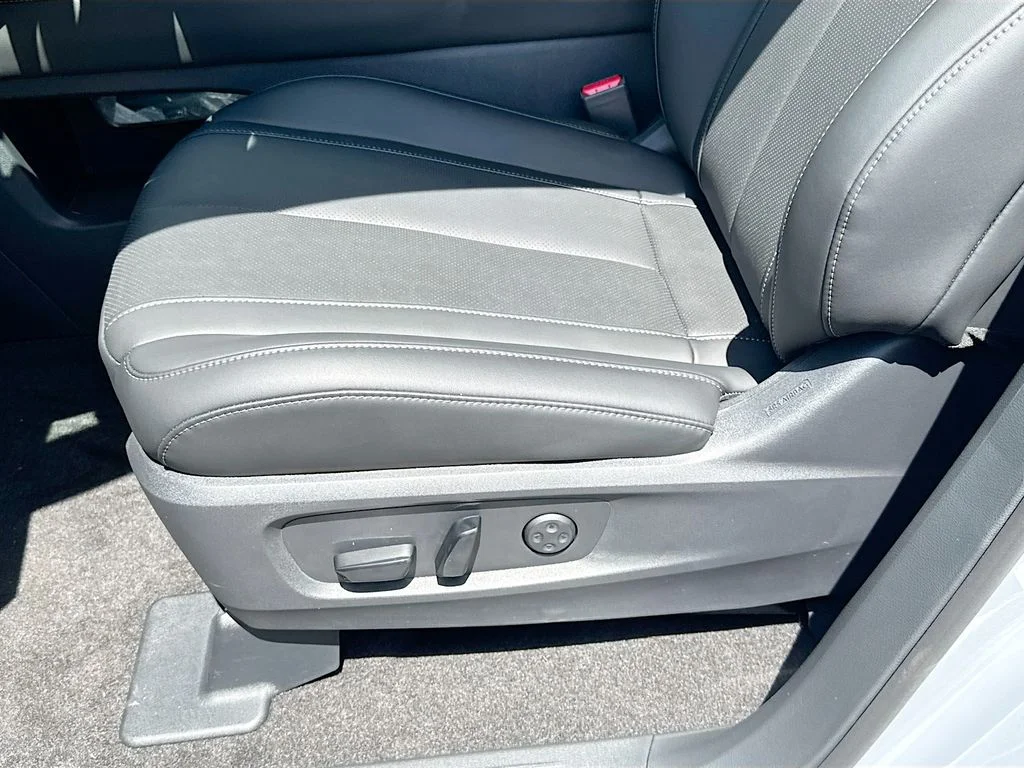New 2027 HARBOR GRAY INFINITI Luxe FWD image 20