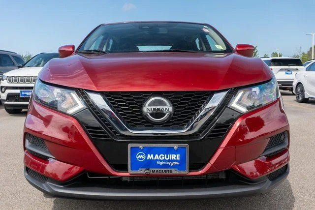 Used 2022 Red Nissan S image 3
