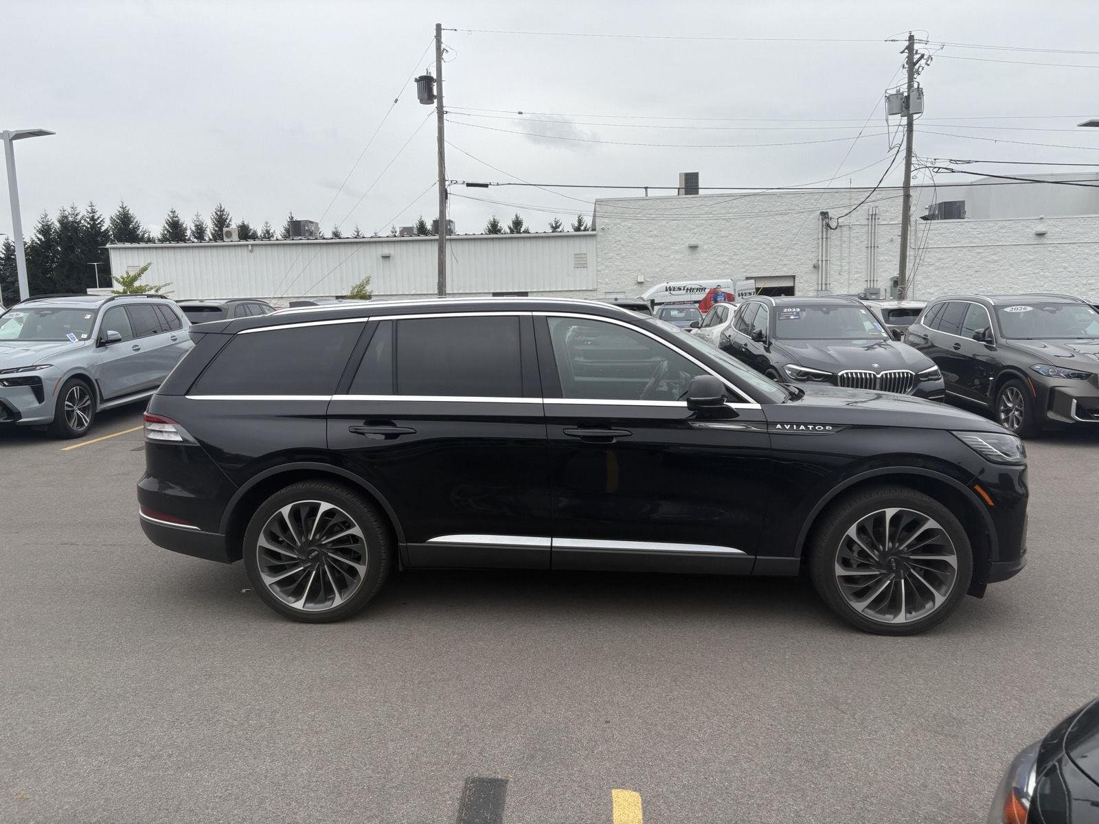 Used 2025 Infinite Black Metallic Clearcoat Lincoln Reserve image 8