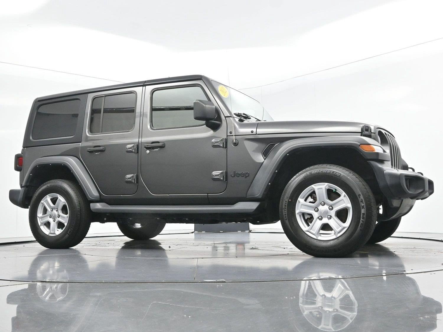 Used 2022 Granite Crystal Metallic Clearcoat Jeep Unlimited Sport S image 45
