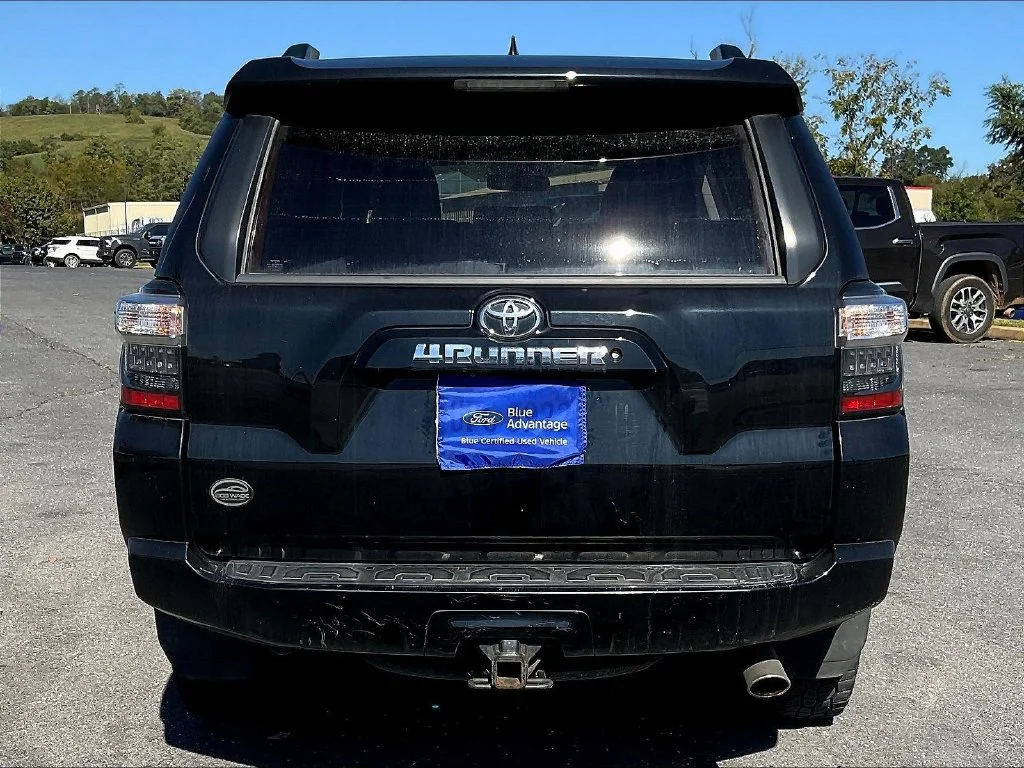 Used 2019 Midnight Black Metallic Toyota SR5 image 13
