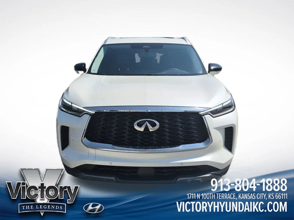 Used 2022 White INFINITI LUXE image 8