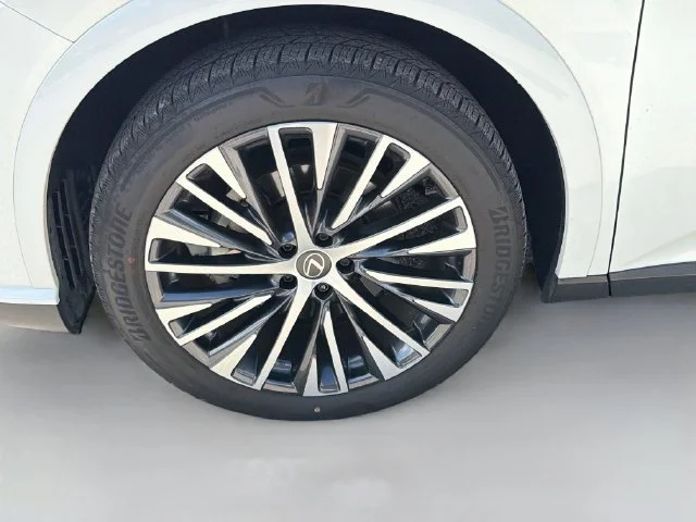 Certified Used 2026 White Pearl Lexus RX 350 Premium+ image 44