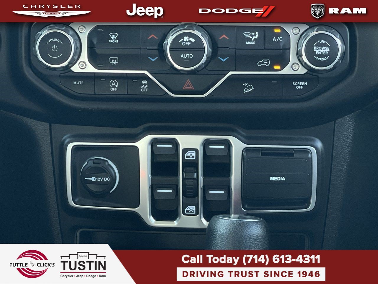 Used 2020 Granite Crystal Metallic Clearcoat Jeep Sahara image 16