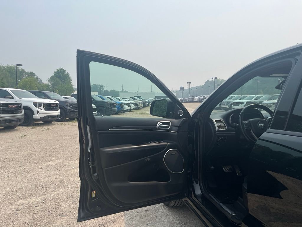 Used 2018 Diamond Black Jeep Overland image 16