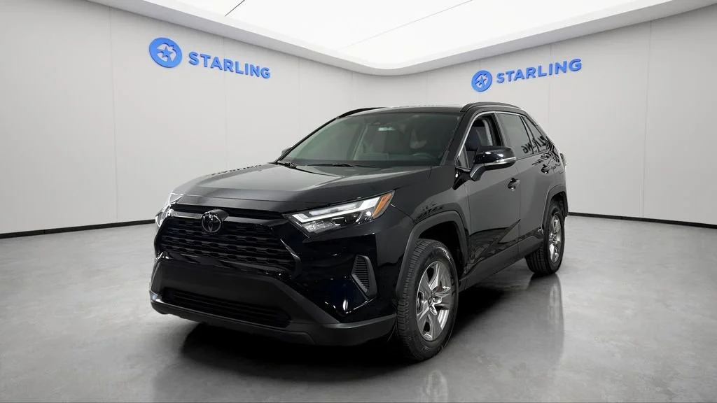 2025 Toyota RAV4 XLE - Photo 16