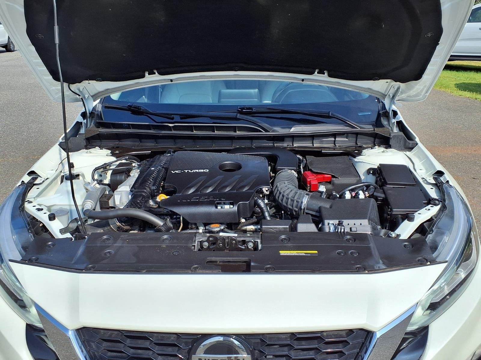 Used 2020 Pearl White Tricoat Nissan 2.0 Platinum image 32