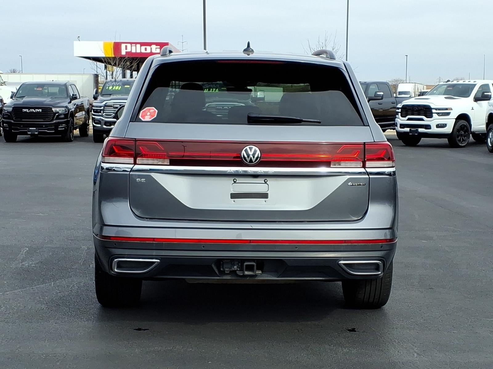 2025 Volkswagen Atlas SE w/Tech - Photo 12