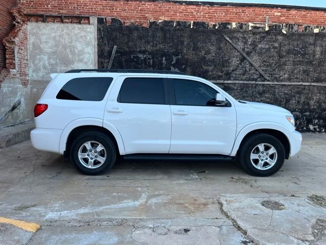 Used 2016 Super White Toyota SR5 image 10