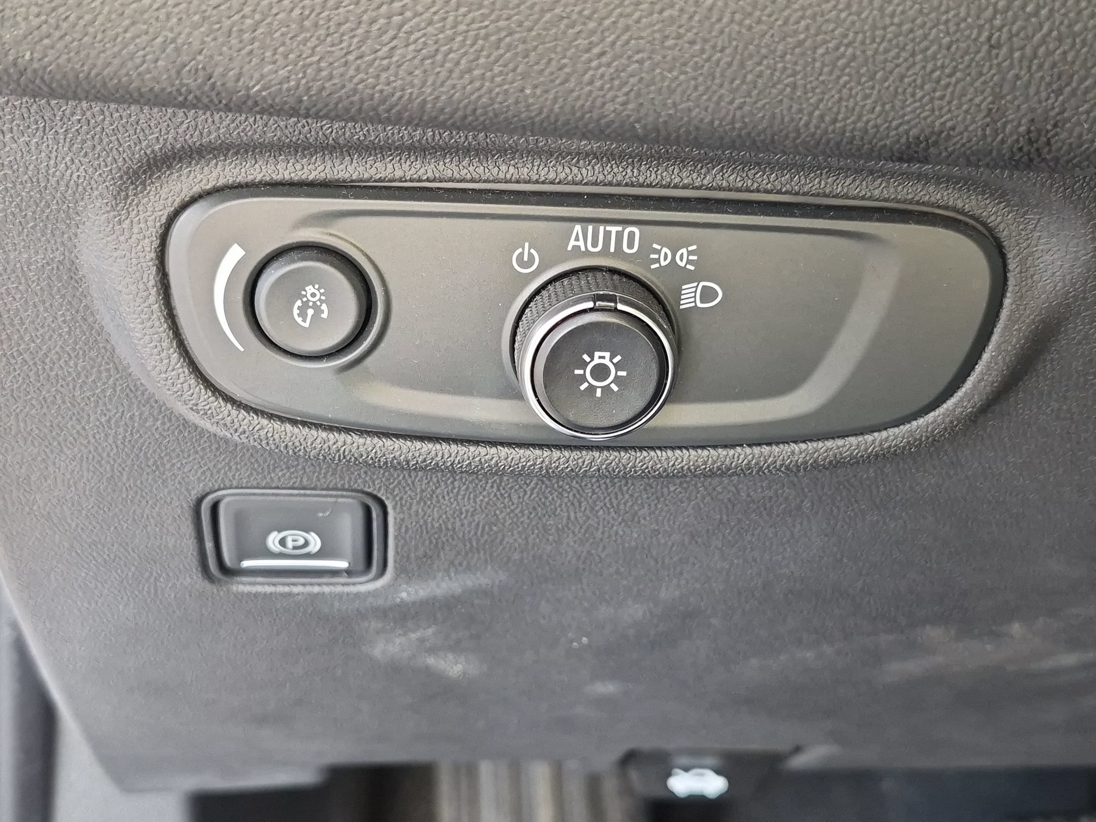 Used 2022 Summit White GMC SLE image 20