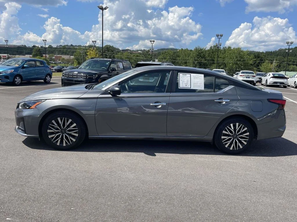 Used 2025 Gray Nissan 2.5 SV image 6