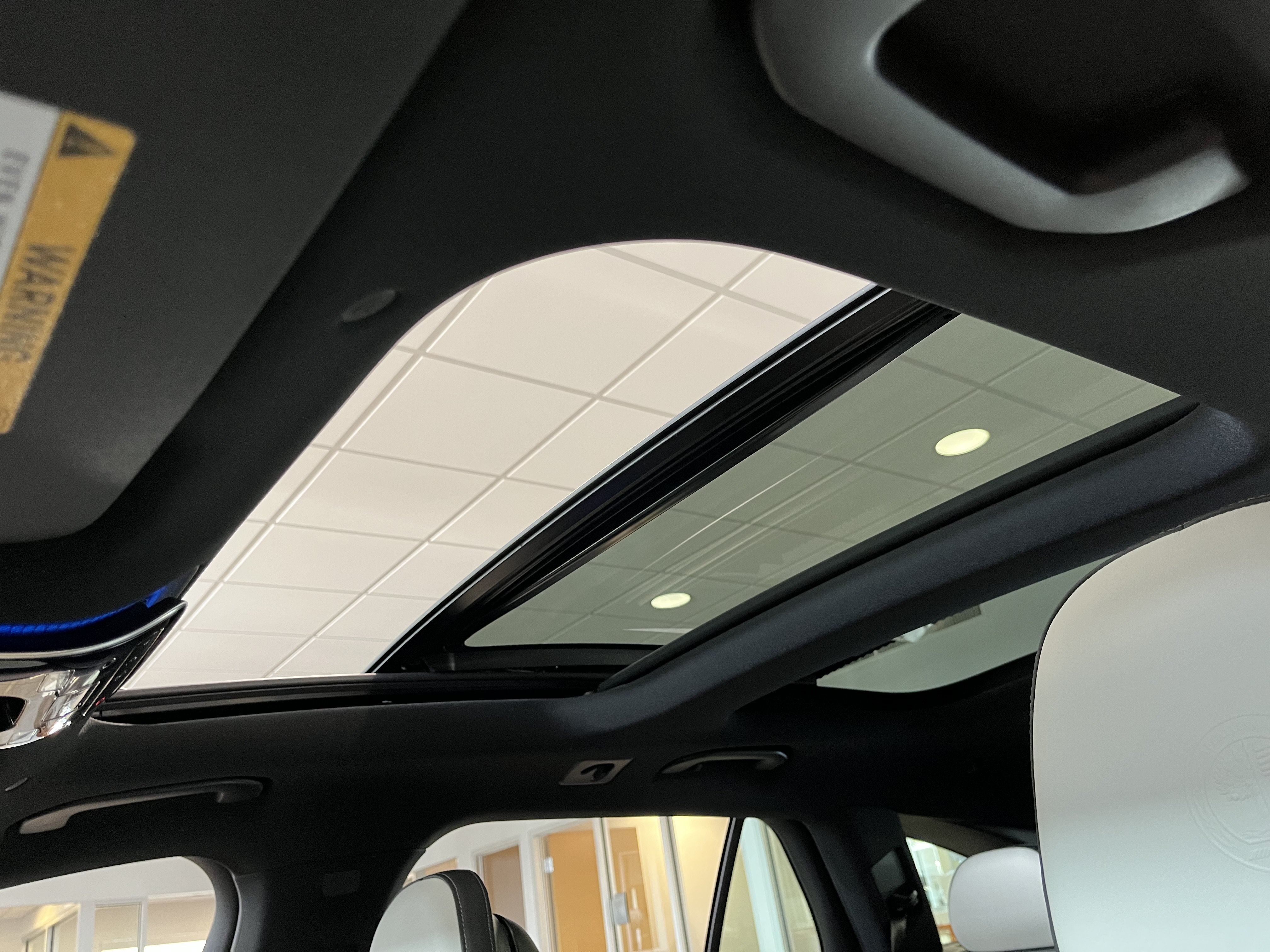 New 2026 MANUFAKTUR Moonlight White Magno Mercedes-Benz AMG® E 53 E image 27