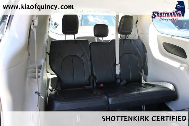 Used 2022 Granite Chrysler Touring L image 17
