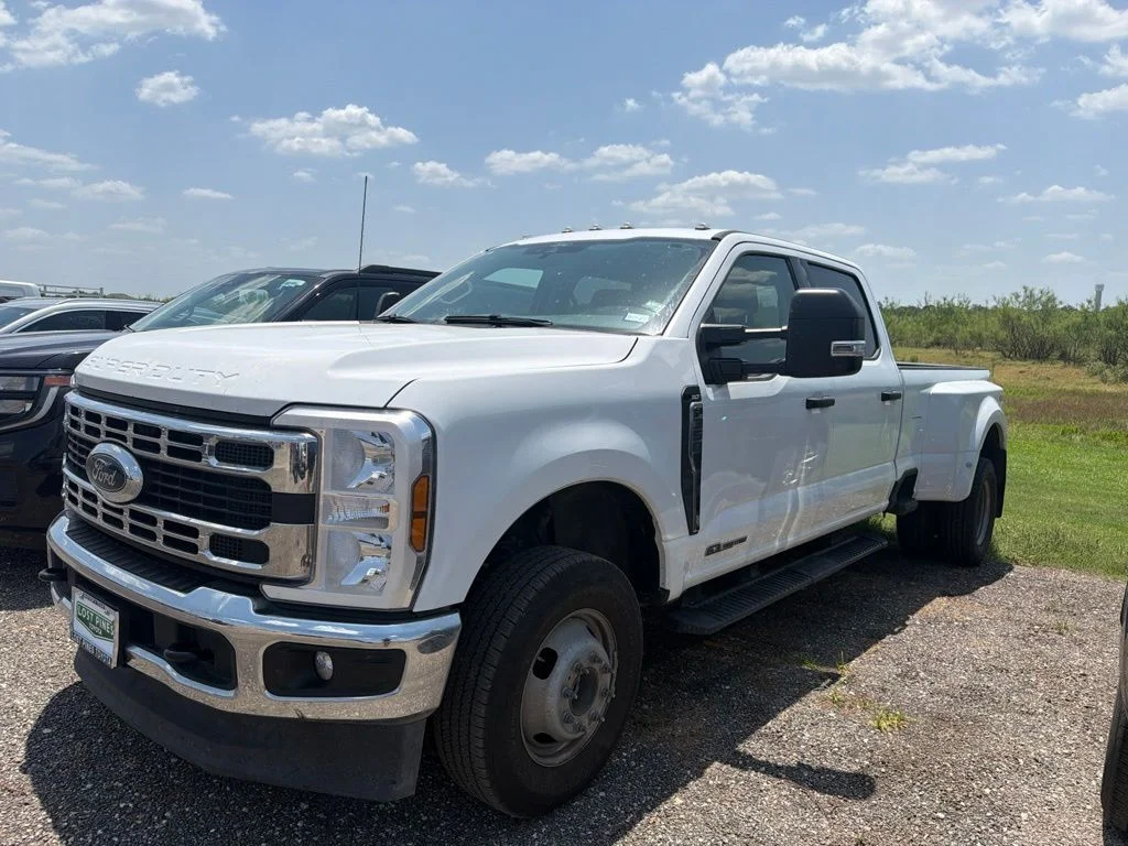 Used 2025 White Ford XLT image 1