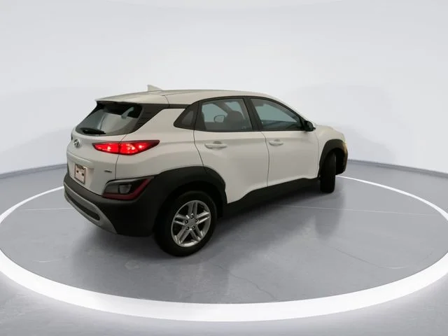 Used 2023 White Hyundai SE image 4