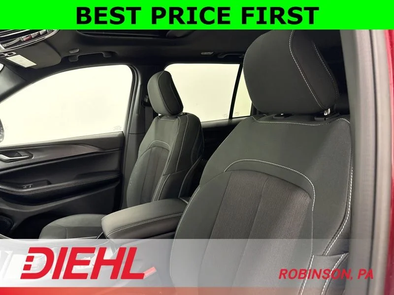 New 2026 Velvet Red Pearl-Coat Exterior Paint Jeep Laredo X image 19
