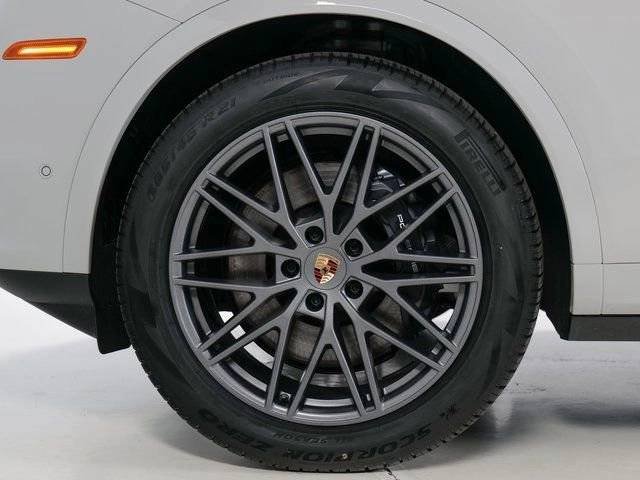 New 2026 Chalk Porsche  image 34