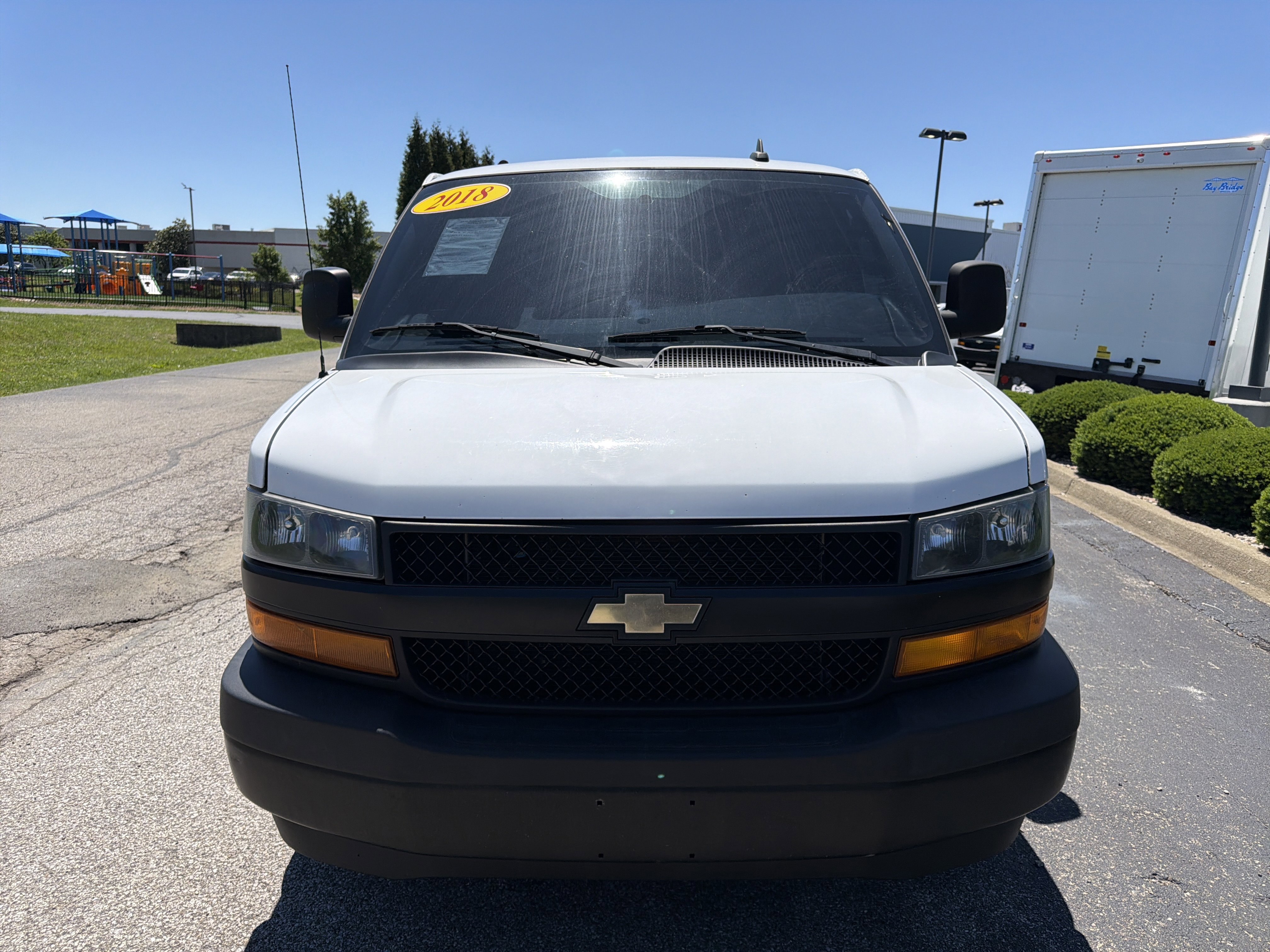 Used 2018 Summit White Chevrolet  image 3