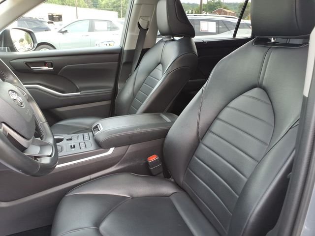 Used 2022  Toyota XLE image 10