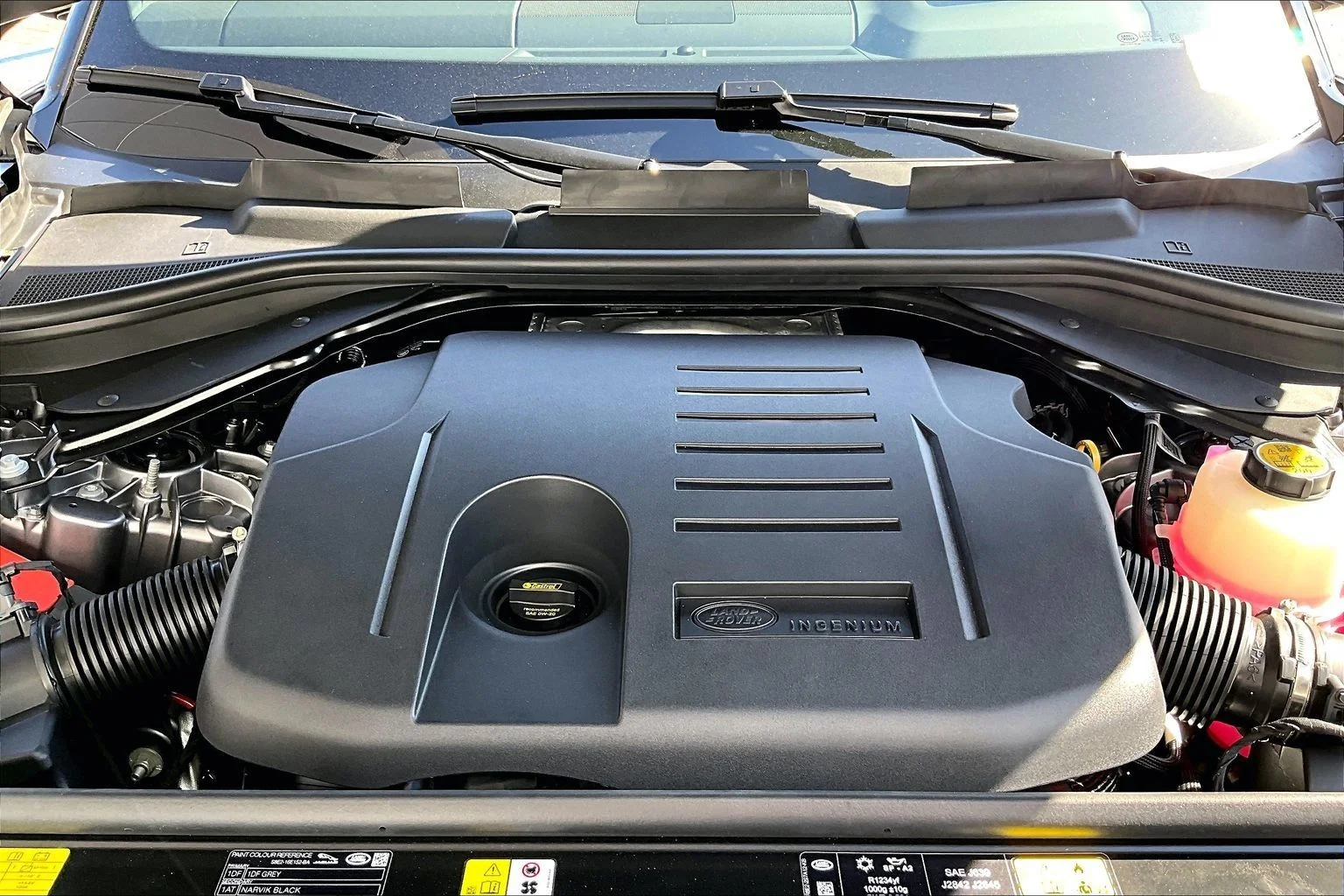 New 2026 Eiger Grey Land Rover SE image 11