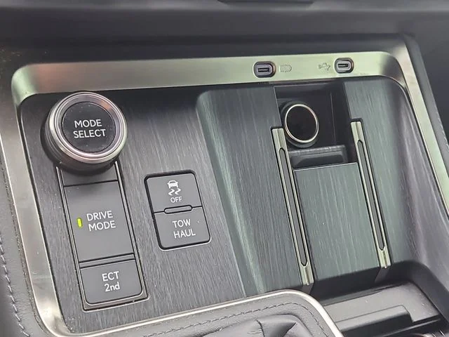 Used 2024  Lexus 550 Premium+ image 28