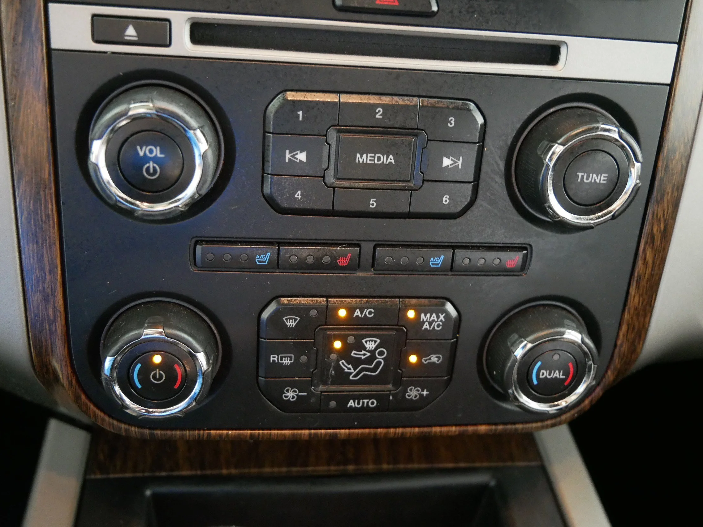Used 2015 White Platinum Metallic Tri-Coat Ford King Ranch image 23
