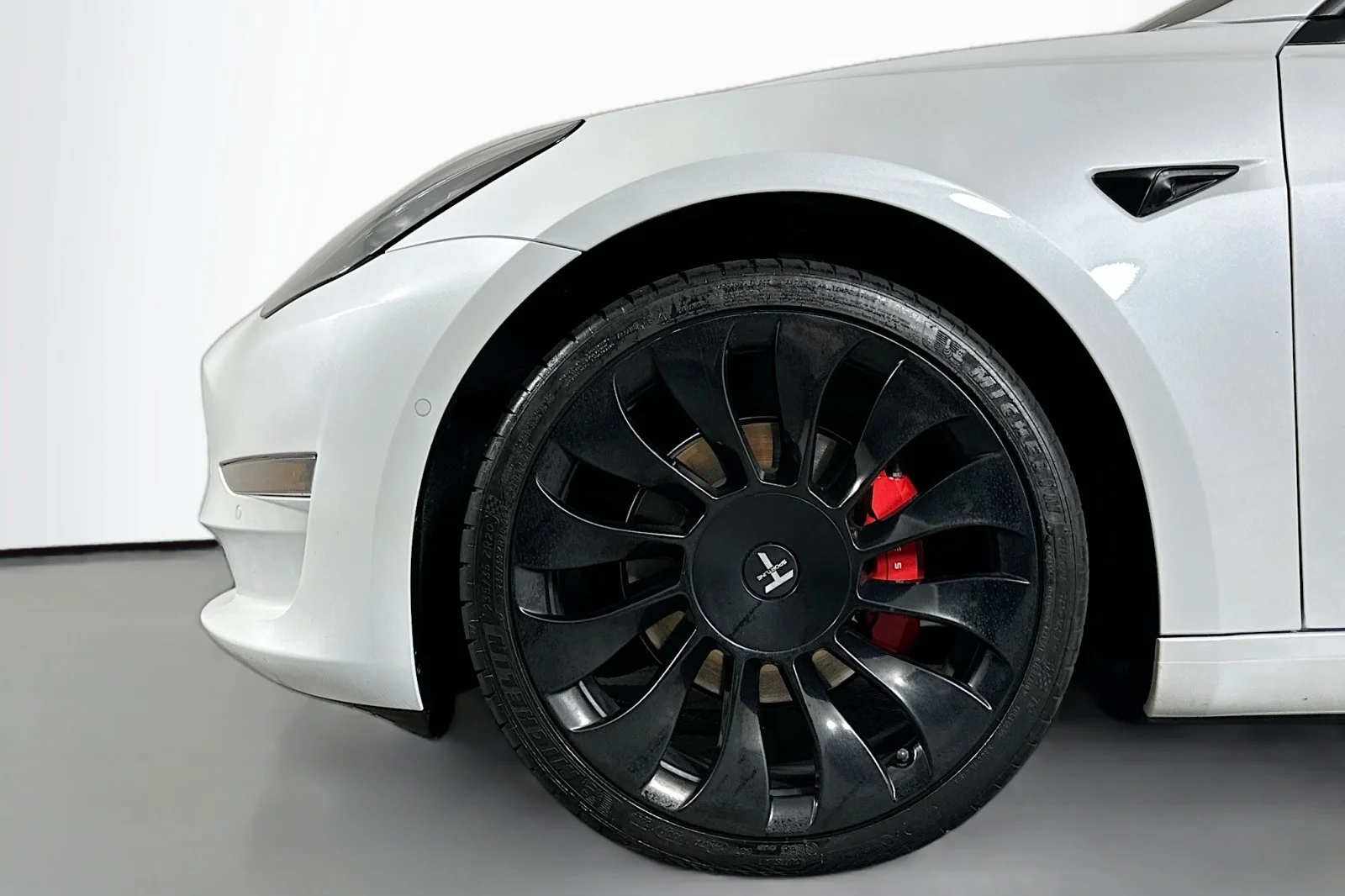 Used 2022 Pearl White Multi-Coat Tesla Long Range image 12