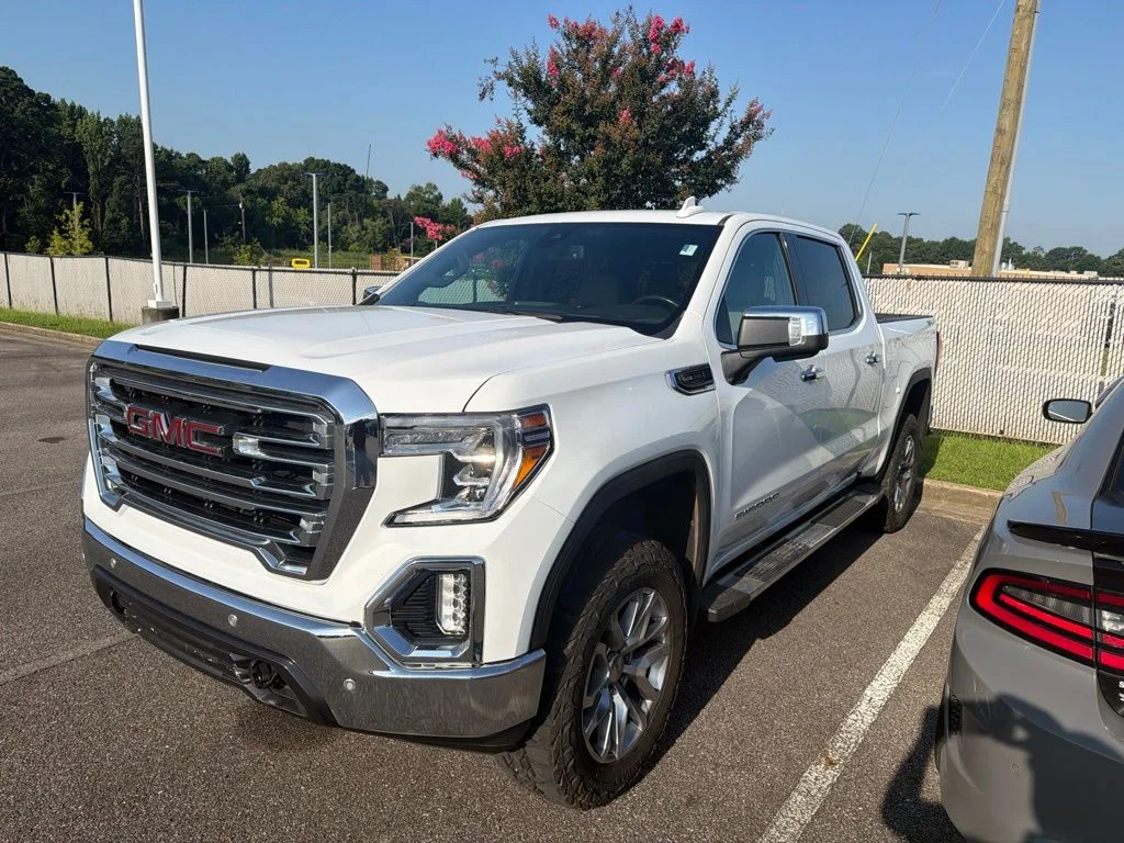2022 GMC Sierra 4WD Crew Cab Short Box SLT's photo
