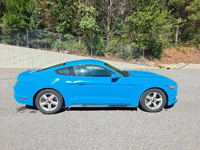 Used 2017 Blue Ford V6 image 2