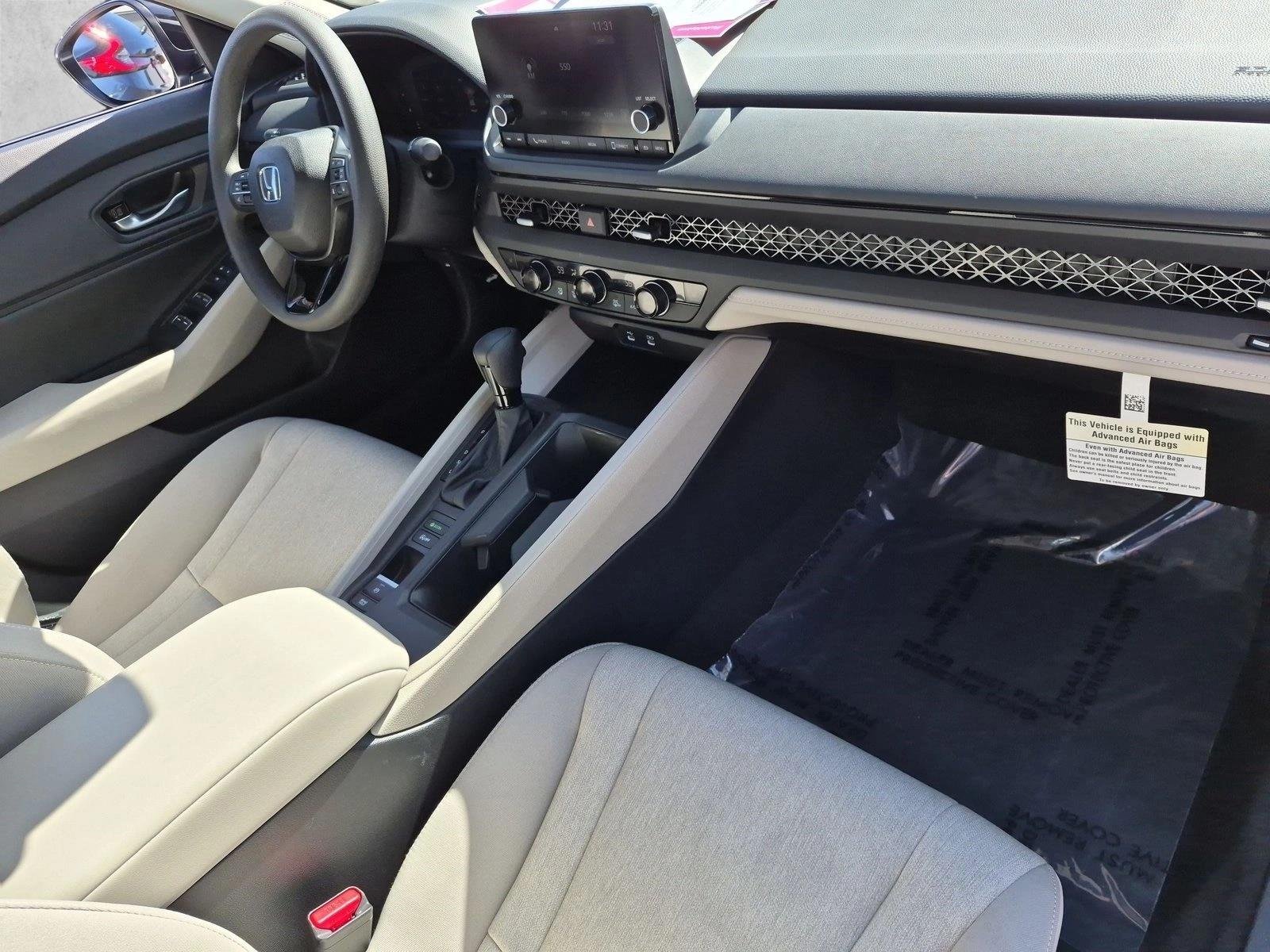 Used 2025 Platinum White Pearl Honda SE image 21