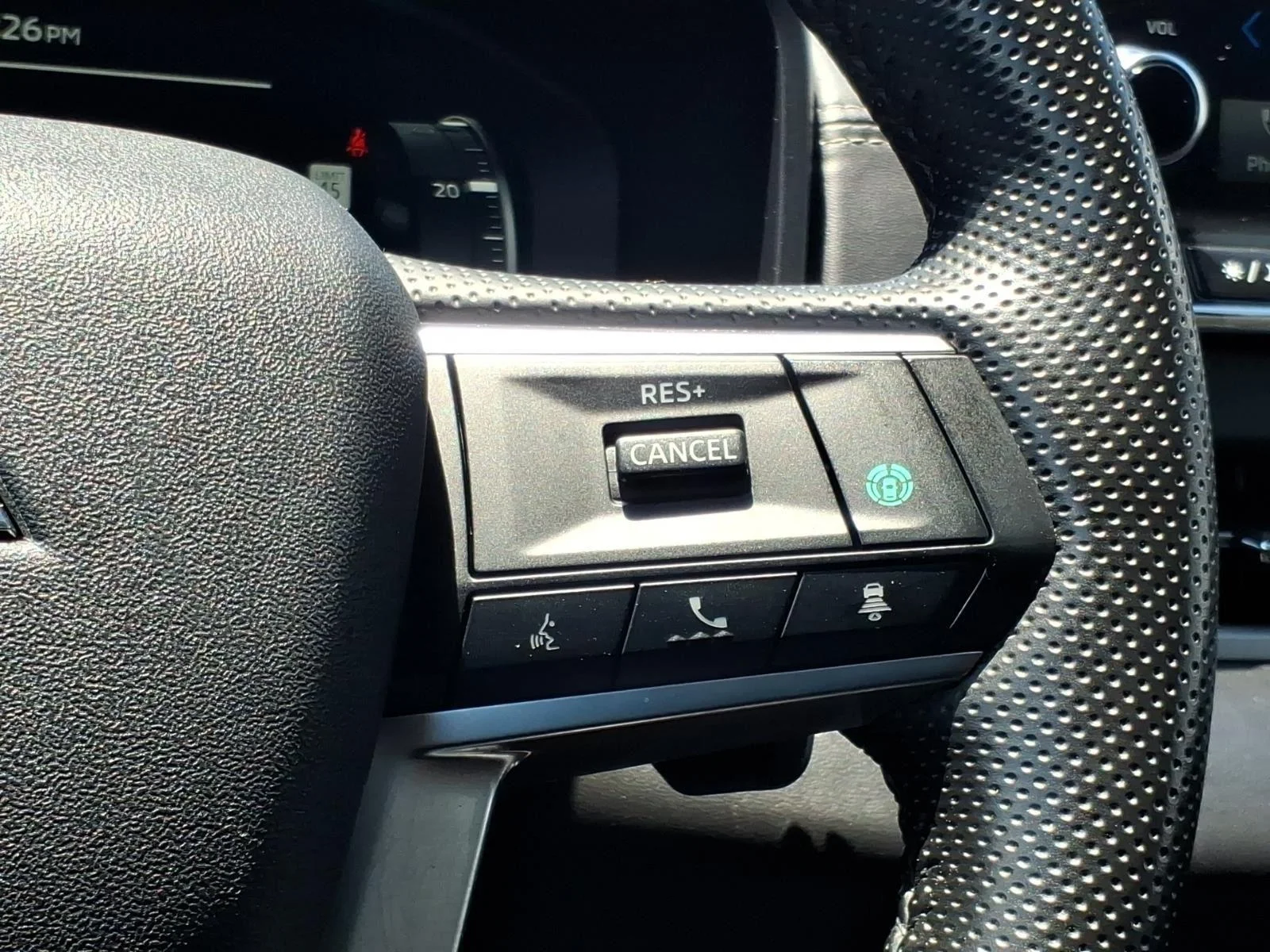 Used 2024 Alloy Silver Metallic Mitsubishi SE image 31