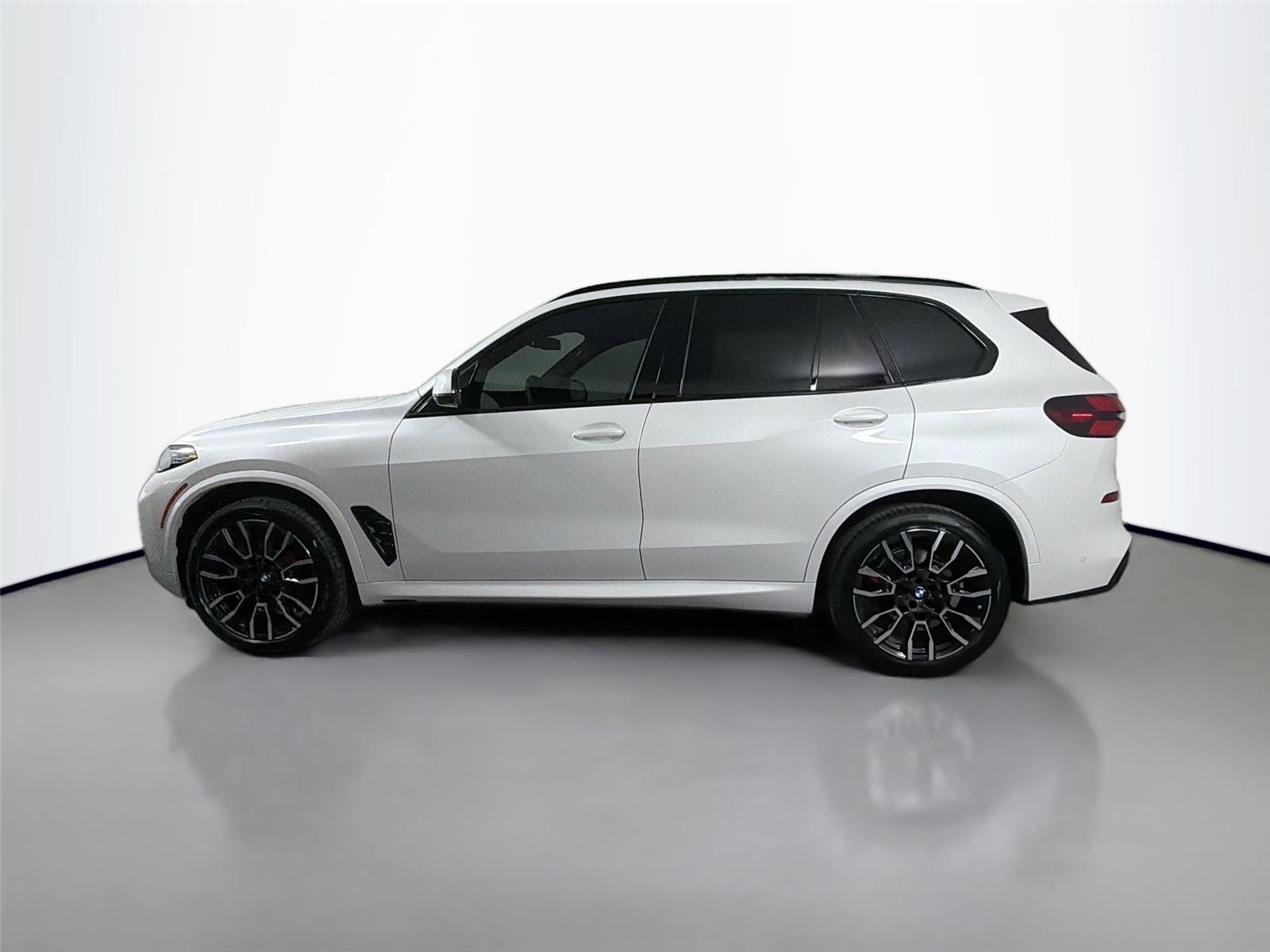 New 2026 Mineral White Metallic BMW xDrive40i image 8