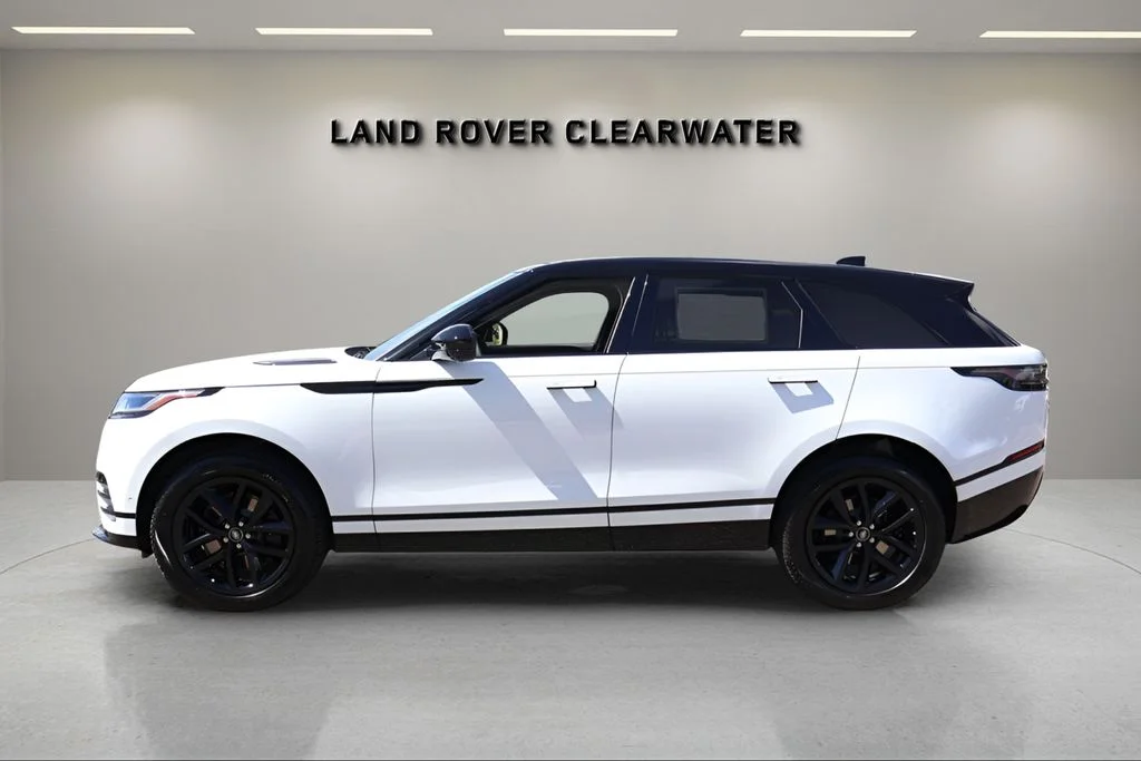 New 2026 Fuji White Land Rover Dynamic SE image 2