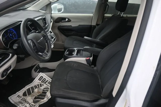 Used 2018 White Chrysler Touring Plus image 19