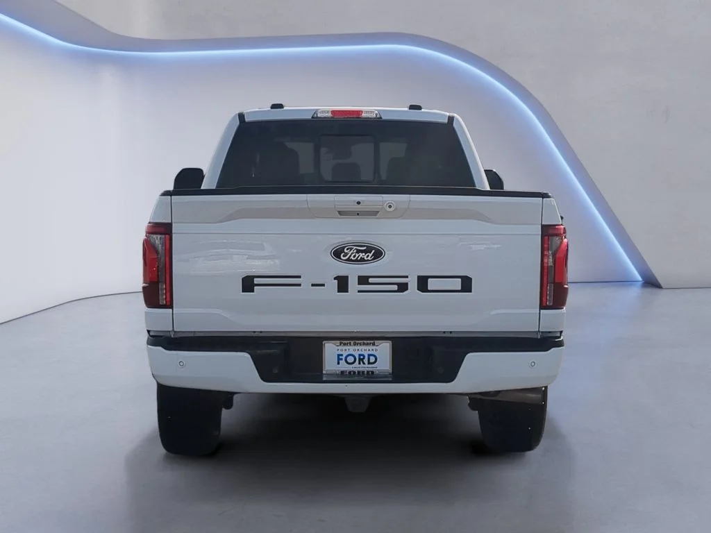 Used 2025  Ford Lariat image 6