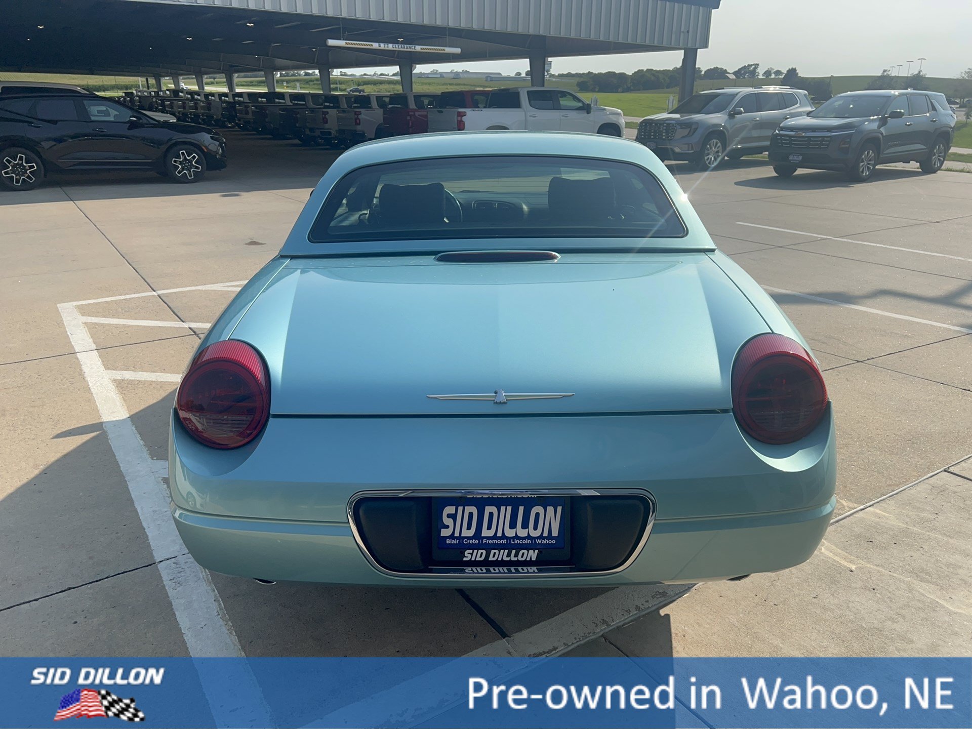 Used 2002 Green Ford Deluxe image 4