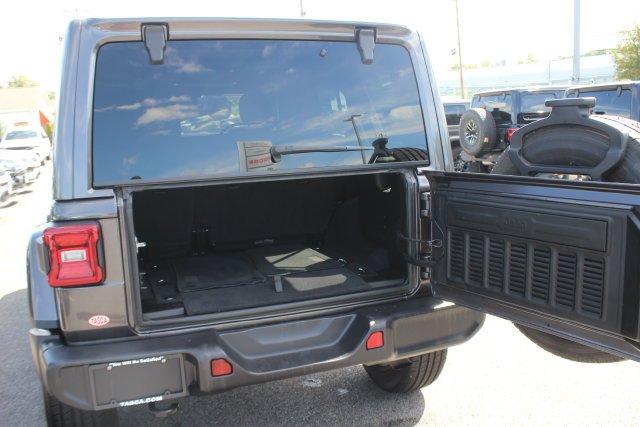 Used 2025 Gray Jeep Sahara image 25
