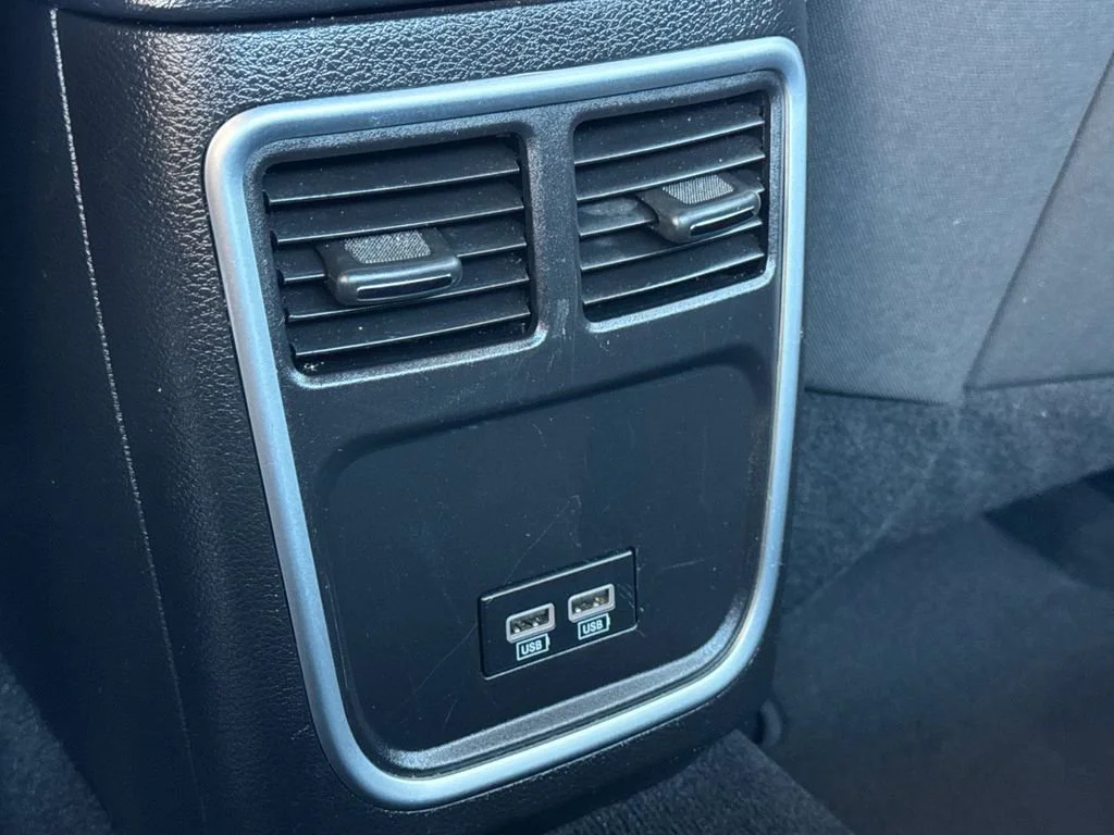 Used 2022 White Dodge SXT RWD image 13