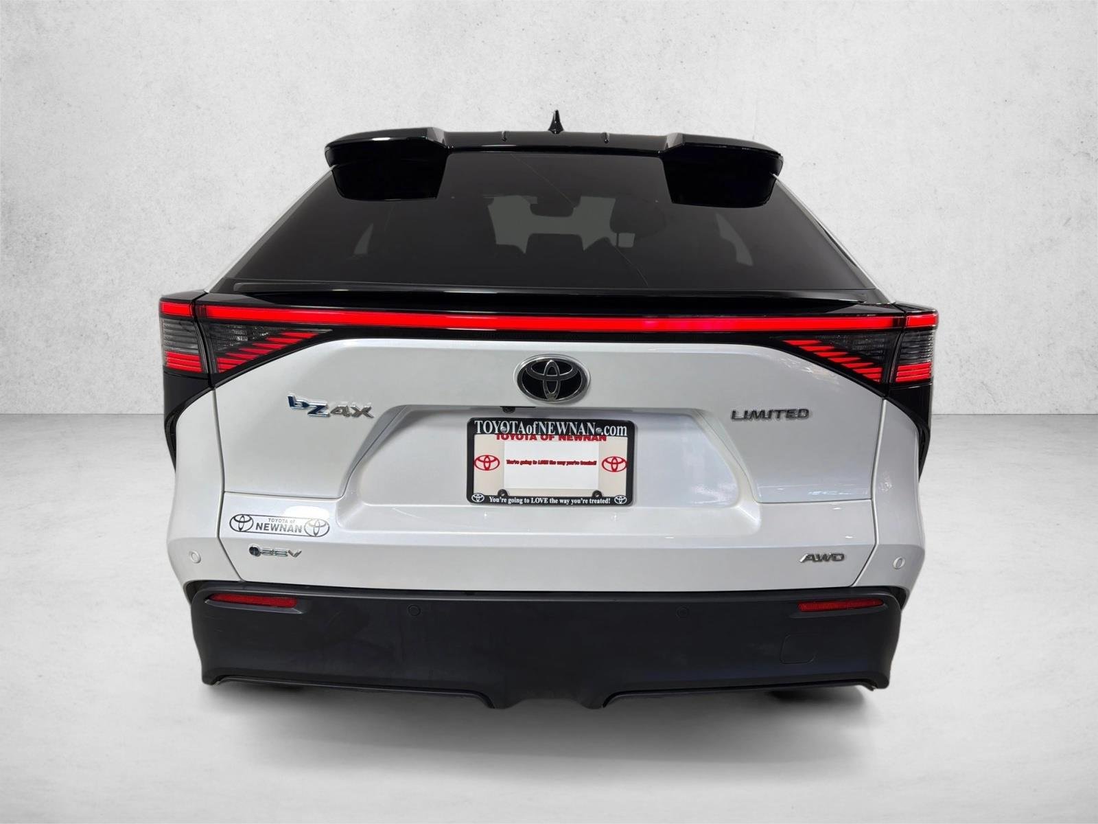 Used 2024 White Toyota XLE image 10