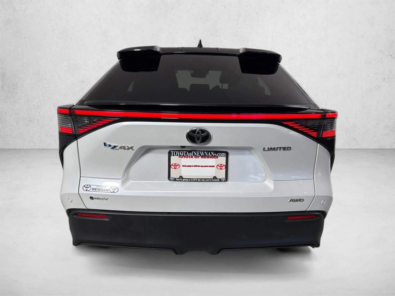 Used 2024 White Toyota XLE image 10