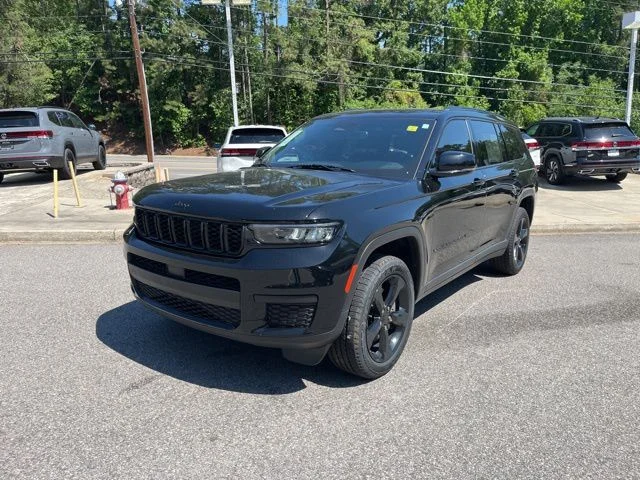 Used 2023 Black Jeep Altitude image 36