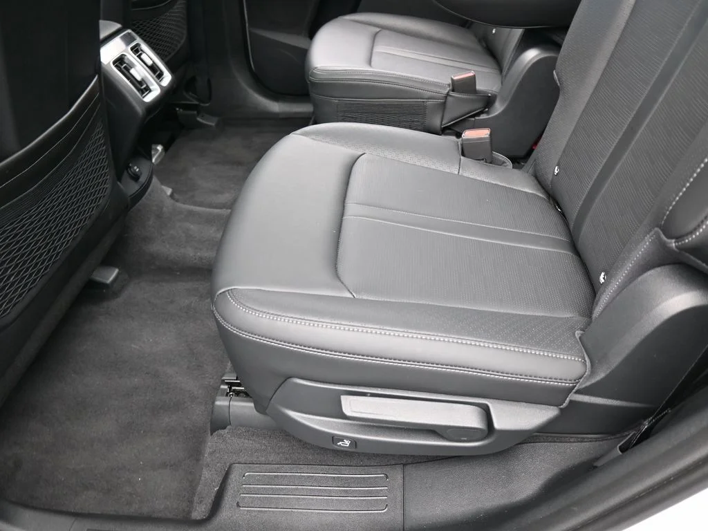 Used 2025 Glacial White Pearl Kia EX image 34