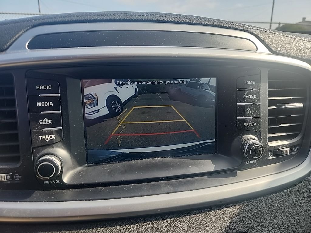 Used 2019 White Kia LX image 22