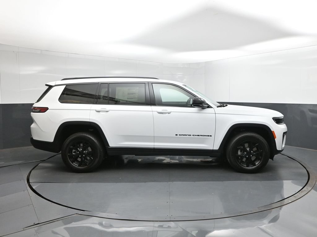 New 2026 Bright White Clear-Coat Exterior Paint Jeep Altitude image 15