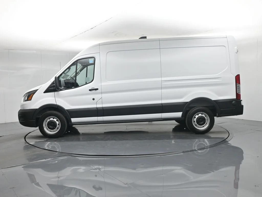 New 2026 Oxford White Ford Base image 27