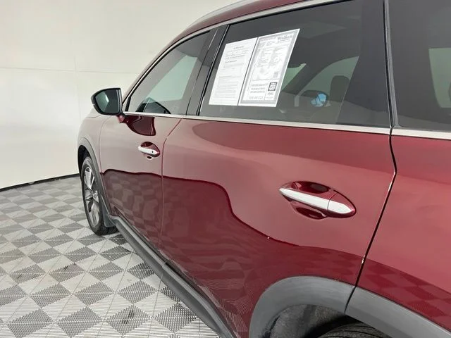 Used 2023 Red INFINITI LUXE image 10