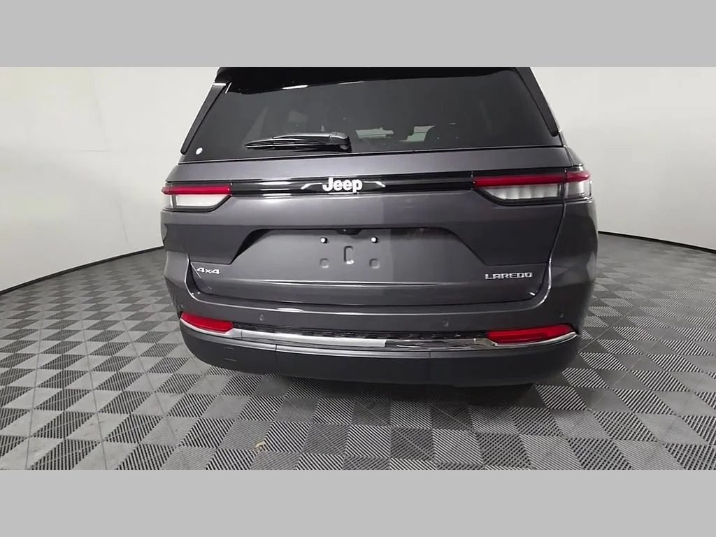 New 2026 Baltic Gray Metallic Clear-Coat Exterior Paint Jeep Laredo image 33