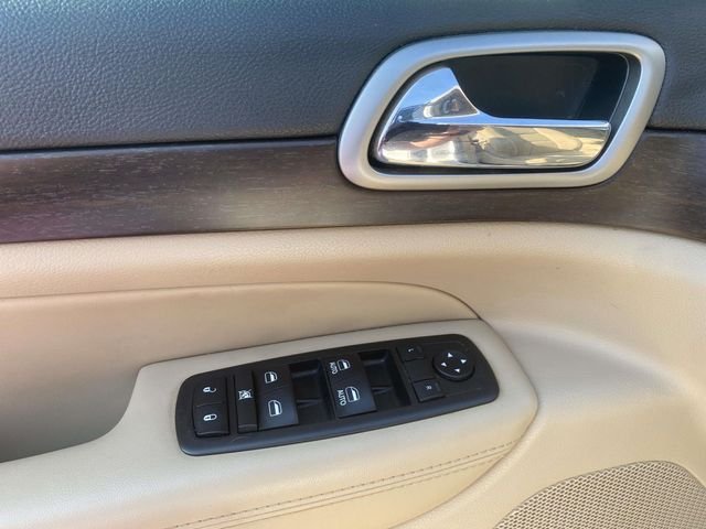 Used 2018 White Jeep Laredo E image 13