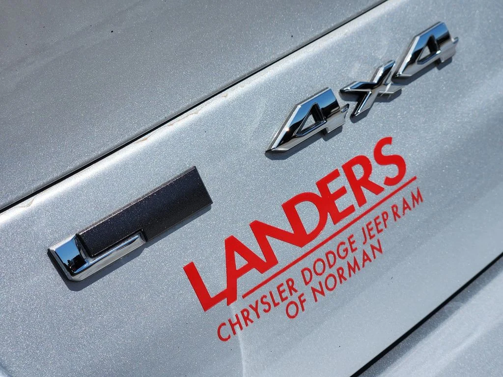 Used 2022 Silver Zynith Jeep Overland image 14